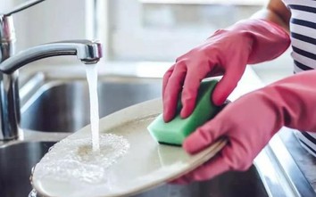 Hành động này khi rửa bát không ngờ lại "nuôi" vi khuẩn, càng rửa càng bẩn
