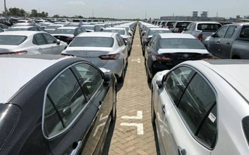 Cận cảnh lô 200 xe Toyota Camry 2019 vừa cập cảng Việt Nam