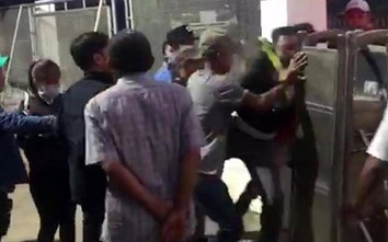 Nhóm tài xế gây rối, xông vào hành hung nhân viên thu phí BOT Ninh Xuân