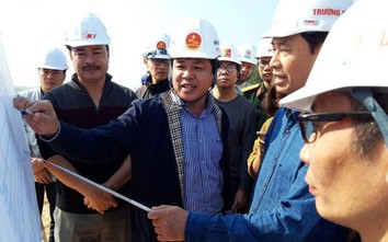 Thứ trưởng Lê Đình Thọ thị sát công trường cao tốc Cam Lộ - La Sơn sau Tết