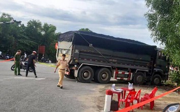Xe tải cuốn xe máy vào gầm, một người đàn ông tử vong thương tâm