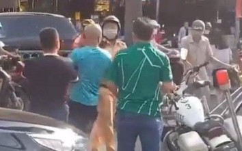 Bị lập biên bản vi phạm, 2 người đàn ông lớn tiếng, cự cãi xô đẩy CSGT