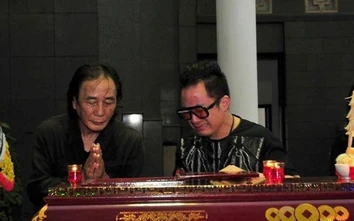 Tùng Dương khóc nghẹn nhớ Phó Đức Phương: Chú ôm và hôn má tôi!