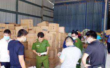 Tạm giữ 97 ô tô vô chủ đầy ắp hàng tại Lào Cai