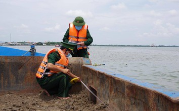 TP.HCM: Bắt 3 sà lan vận chuyển gần 1.000 khối cát trái phép