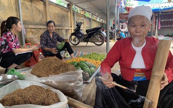 Về nơi nhiều phụ nữ “mê”... thuốc lào