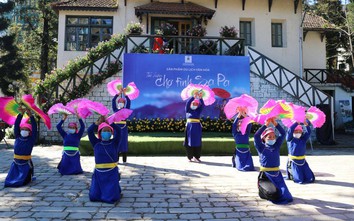 Độc đáo "Thổ cẩm - Câu chuyện tình yêu" khai mạc festival Tinh hoa Tây Bắc