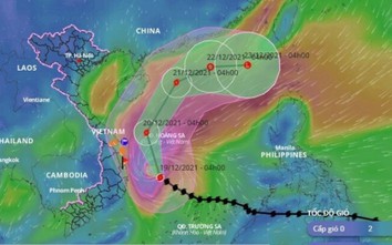 Bão số 9 đang siêu mạnh, giật trên cấp 17, miền Trung mưa lớn