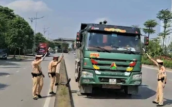 Lái xe chở quá tải bị phạt đến 50 triệu, chủ DN bị phạt tới 150 triệu