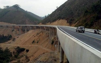 Nhóm phượt thủ rơi khỏi cầu cạn khiến 1 người tử vong, 3 người bị thương