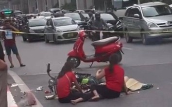 Văng vào bánh xe khách, cháu bé 2 tuổi ở Hà Nội tử vong thương tâm