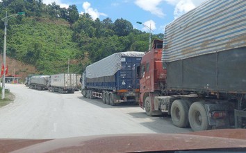 Tái diễn "luật ngầm" cửa khẩu: Phó Thủ tướng chỉ đạo xử lý nghiêm