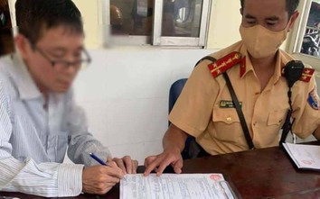 CSGT đón lõng bắt tài xế “ma men” nhậu “xỉn” trên phố cổ Thủ đô