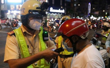 Uống 4 lon bia rồi lái xe, tài xế bị phạt 4 triệu đồng