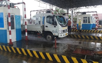 BOT Cai Lậy thu phí thử nghiệm, ô tô vẫn phóng như bay qua trạm