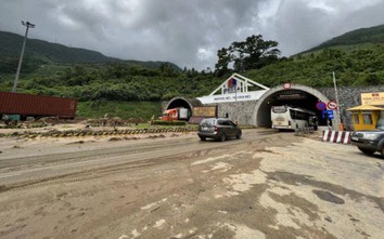 Thông xe 2 ống hầm Hải Vân sau lũ quét kinh hoàng