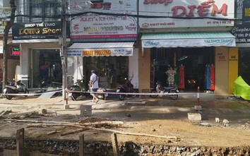 Cần Thơ: Chủ đầu tư giải thích việc làm tắc cả tuyến đường để... chống ngập