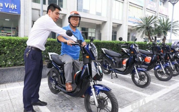 Video: Thí điểm dùng miễn phí xe điện 2 bánh cho khách đi buýt nhanh BRT