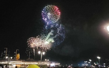 TP.HCM bắn pháo hoa 6 điểm mừng Tết Quý Mão