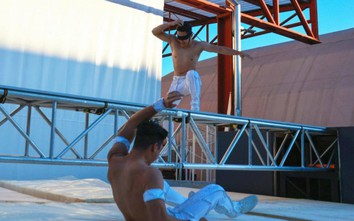 Clip: Quốc Cơ - Quốc Nghiệp ngã nhào, phải yêu cầu xe cấp cứu tại Italy