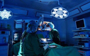 Sau 2 lần bới tìm tinh trùng, ông bố “vô tinh” hạnh phúc làm cha