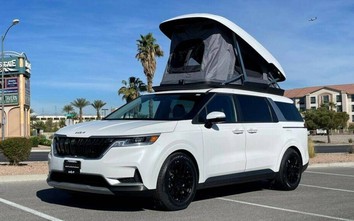 Kia Carnival thành xe cắm trại với chiếc lều ngủ tiện nghi