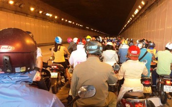 TP.HCM: Người dân khổ sở khi qua hầm Thủ Thiêm vào giờ cao điểm