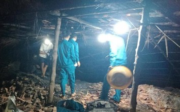 Sạt lở lúc rạng sáng cuốn theo nhà cửa và lò than ở Cà Mau