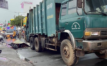 Va chạm với xe tải chở rác, người đàn ông chết thảm trên đường