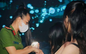 Công an đột kích quán bar trung tâm TP.HCM, dân chơi nháo nhào bỏ chạy