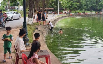 Tài xế xe taxi dũng cảm lao xuống hồ cứu 2 em nhỏ