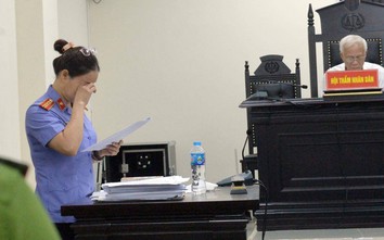Nữ kiểm sát khóc khi đọc cáo trạng vụ cháy quán karaoke, 3 cảnh sát hy sinh