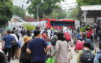 Ga Biên Hòa tất bật trung chuyển hành khách sau sự cố cầu Ghềnh