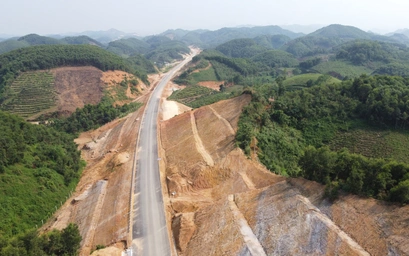 Cao tốc Tuyên Quang - Hà Giang thi công “3 ca, 4 kíp”, tăng tốc về đích
