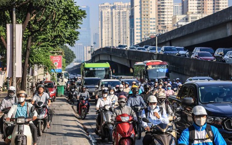 Hà Nội tập trung gỡ hai điểm nghẽn lớn: Ùn tắc giao thông và úng ngập