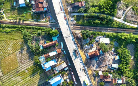 Sớm hoàn thiện cầu vượt đường sắt trên dự án nâng cấp QL14E Đà Nẵng