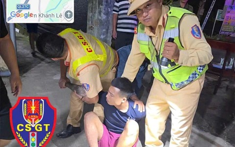 CSGT Công an tỉnh Khánh Hòa bắt giữ một phạm nhân trốn khỏi Trại giam A2 trên xe khách