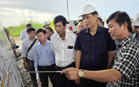 Thứ trưởng Nguyễn Minh Hà yêu cầu bảo đảm nguồn cát, tăng tốc thi công cao tốc