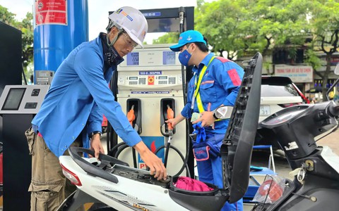 Thuế tiêu thụ đặc biệt giảm về 0%, giá xăng giảm hơn 1.800 đồng/lít