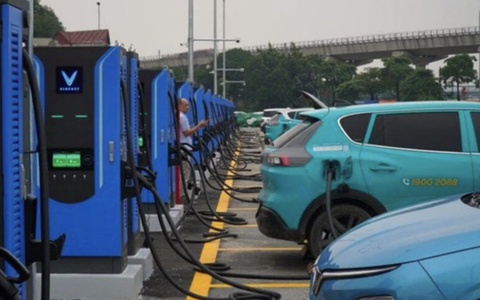 Xe khác hãng chưa chắc được dùng chung trạm sạc