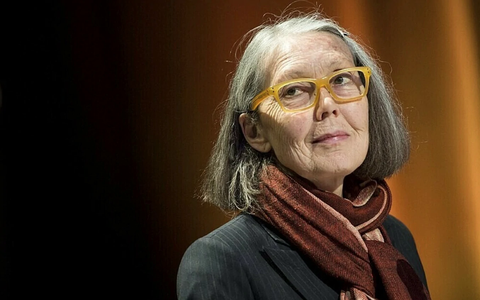 Murakami và Tàn Tuyết tiếp tục trượt giải Nobel Văn học 2026, nhà thơ Anne Carson lên ngôi