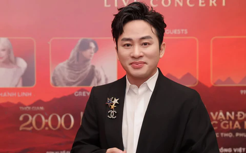 Tùng Dương chơi lớn trong live concert 50.000 người tại sân vận động Mỹ Đình