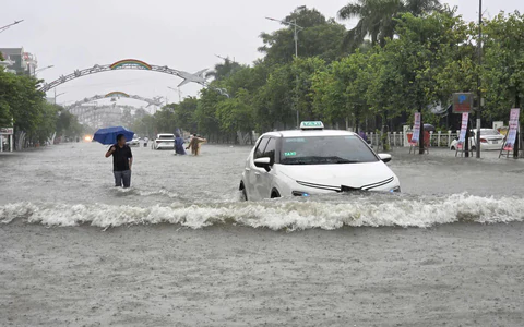 Bộ Xây dựng ra công điện ứng phó mưa lũ, cảnh báo nguy cơ ngập sâu, sạt lở