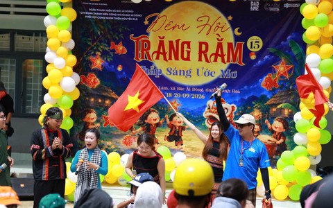 Công an tỉnh Khánh Hoà mang Tết Trung thu đến với trẻ em vùng cao, vùng khó khăn