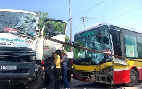 Hà Nội: Siết an toàn giao thông đối với hoạt động xe buýt sau 2 vụ tai nạn