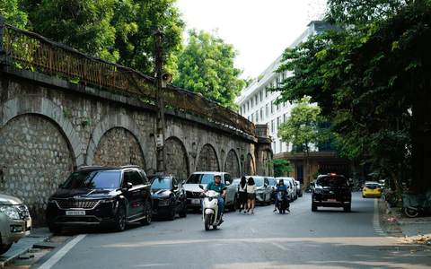 131 ô vòm cầu Phùng Hưng - Lưu giữ những ngày thường trước khi thành ký ức