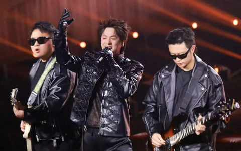 Đăng Khôi múa khèn, hát rock trên sân khấu "Ngôi sao con đường tơ lụa" ở Trung Quốc