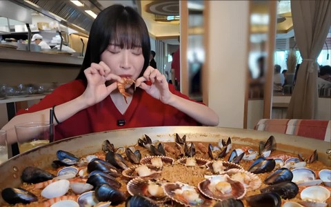 YouTube siết những màn ăn uống quá mức, nhà sáng tạo còn gì để câu view?