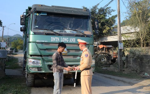 Đột nhập “điểm nóng” xe quá tải cuối năm