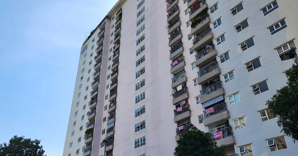 Thiếu nguồn nước, đường ống, cư d&acirc;n KĐT Thanh H&agrave; quay trở lại d&ugrave;ng nước giếng khoan.